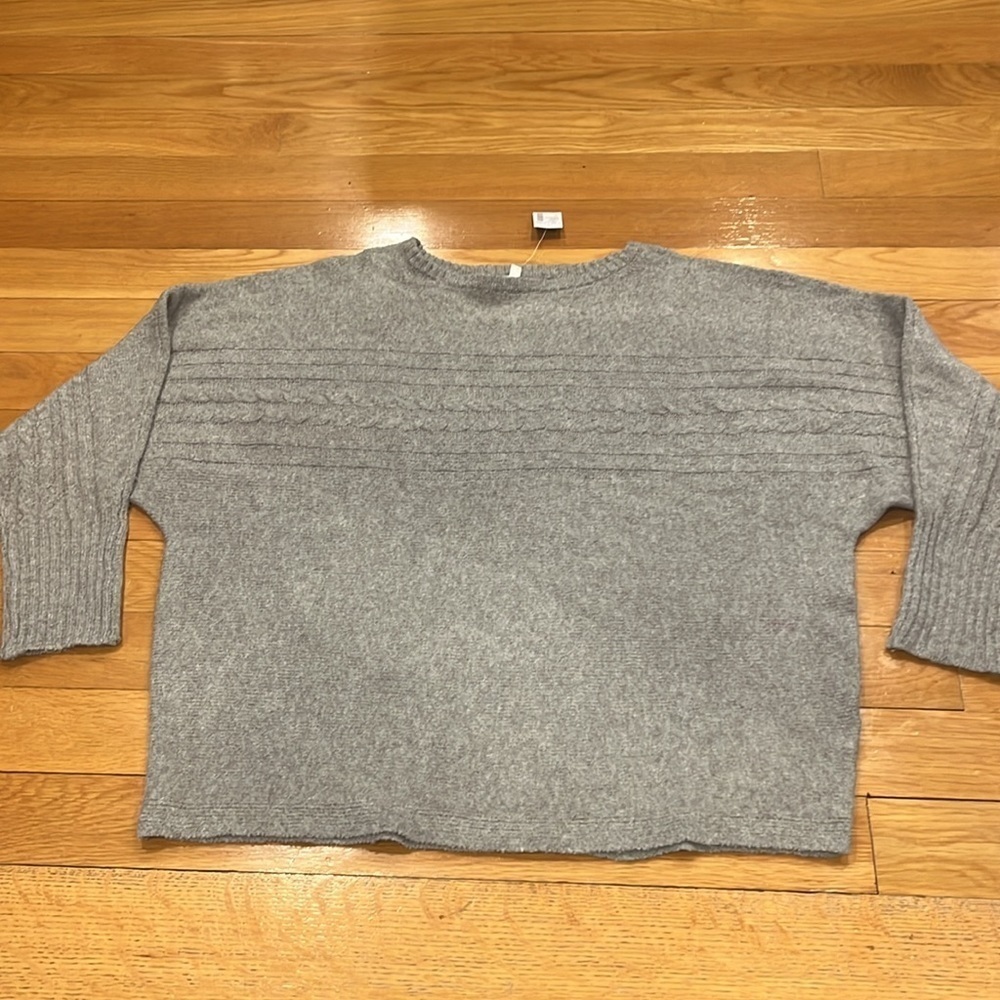 NWT Maurices women’s gray pull over sweater size 0X .